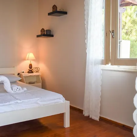 Asini Summer Retreats - Seaside Comfy Nests Apartment