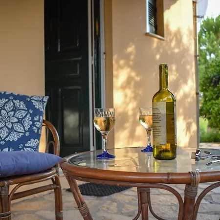 Asini Summer Retreats - Seaside Comfy Nests Apartment
